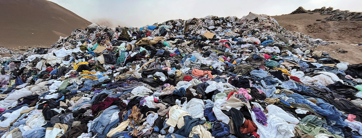 Image of a mountain of abandoned clothes in the desert