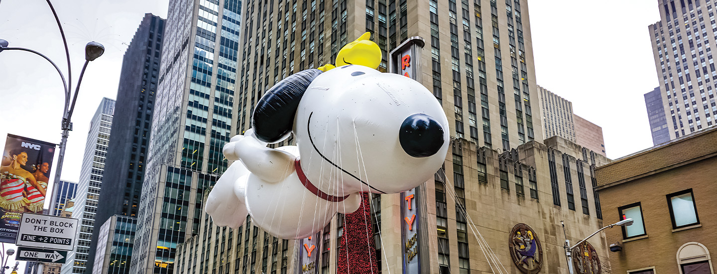 Image of parade float Snoopy